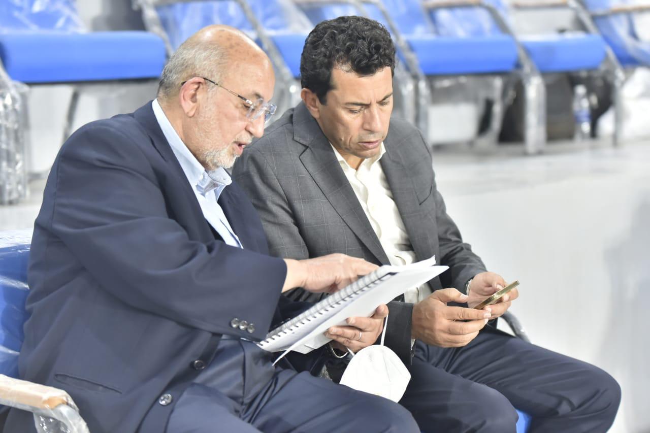وزير الرياضة يصل ستاد القاهرة لحضور ختام بطولة العالم للدراجات