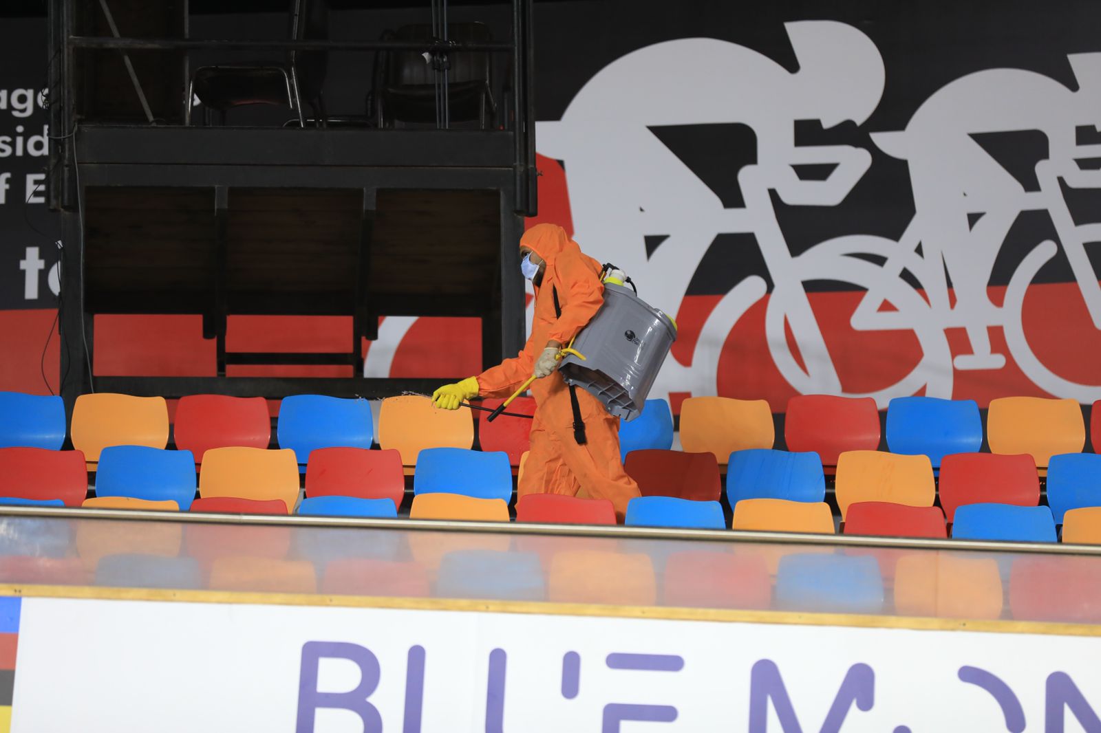 تعقيم مضمار الدراجات 4 مرات يوميا في بطولة العالم بالقاهرة