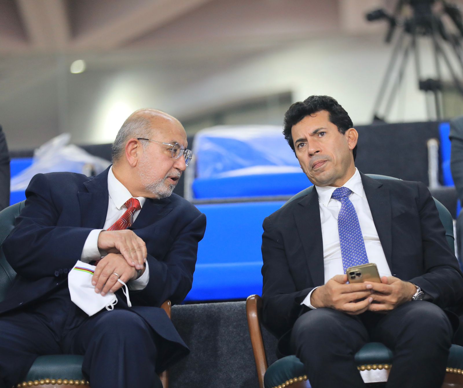 وزير الرياضة ووجيه عزام يسلمان أبطال مونديال الدراجات الميداليات باستاد القاهرة